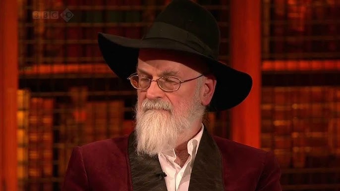 Терри Пратчетт во время телеэфира BBC.